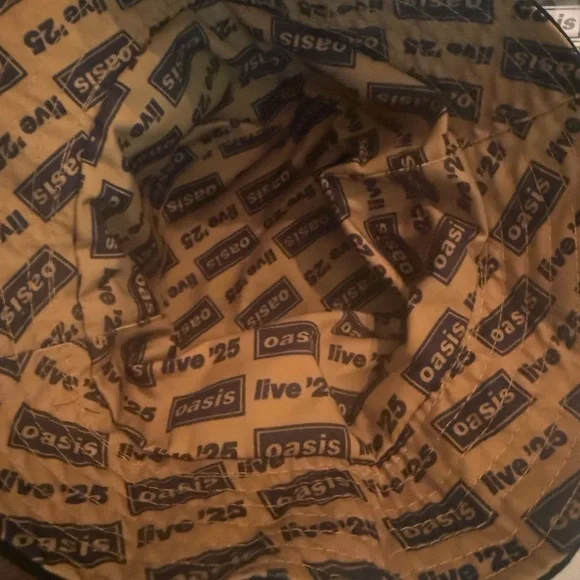 Oasis Live '25 Cream Tote and Accessories Set - Picture 5 of 5